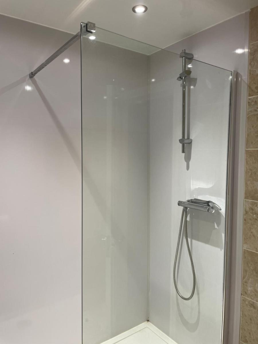Suitetrails - Wall St flat by HNFC Stays - Netflix & Popcorn