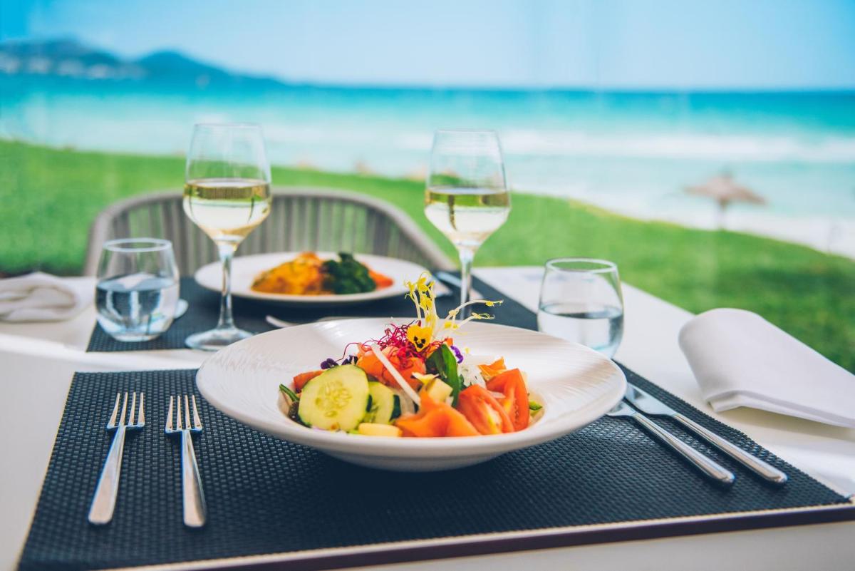 Comida en o cerca de este hotel