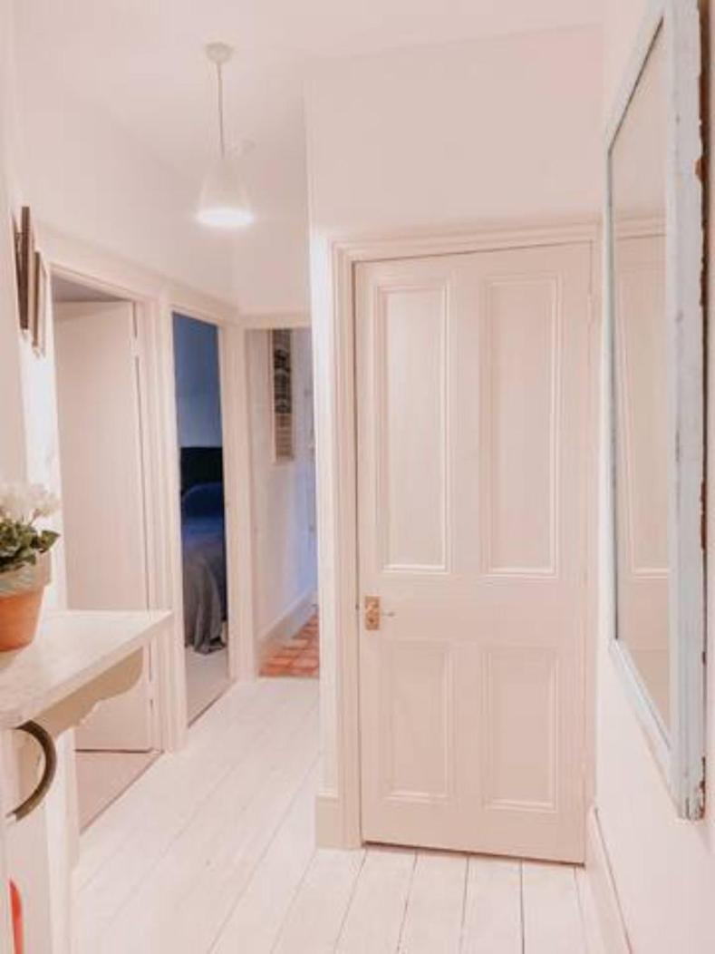 Stylish Town Centre Apartments - Housity