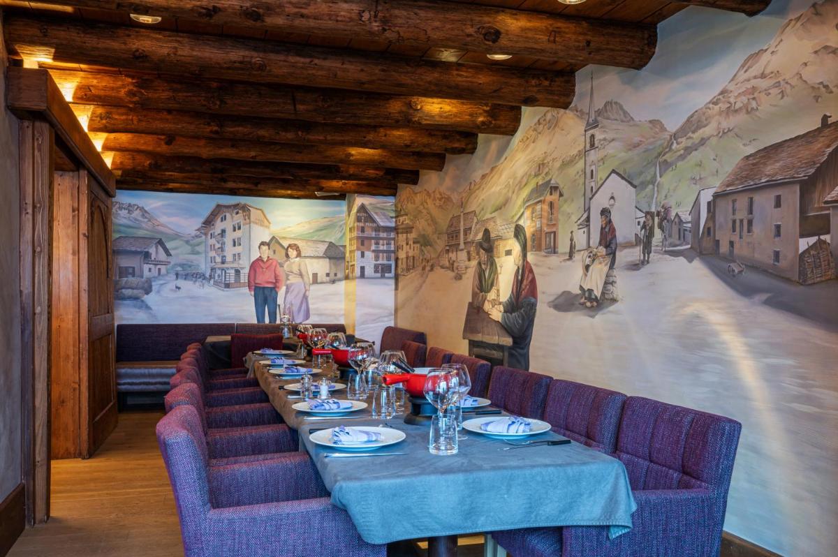 Restaurant ou autre lieu de restauration dans l'établissement Hôtel les Campanules by Les Etincelles