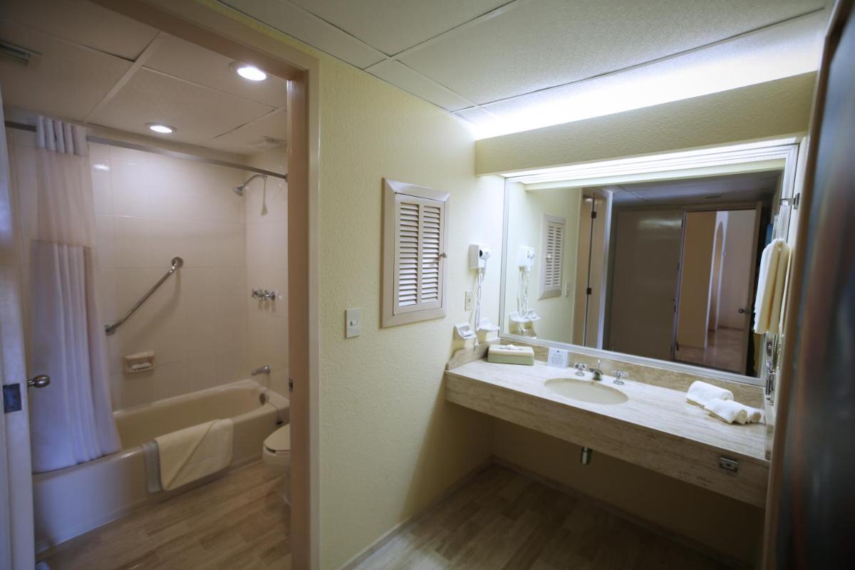 The Royal Islander – An All Suites Resort - Housity