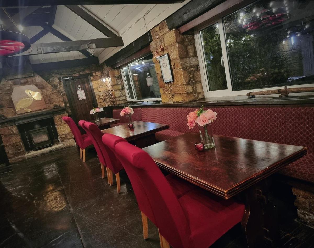 The Pelican Inn - Housity