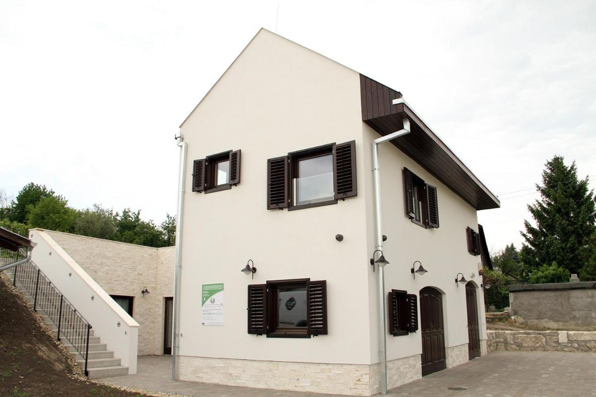 Rókusfalvy Birtok Vendégház Etyek - Housity