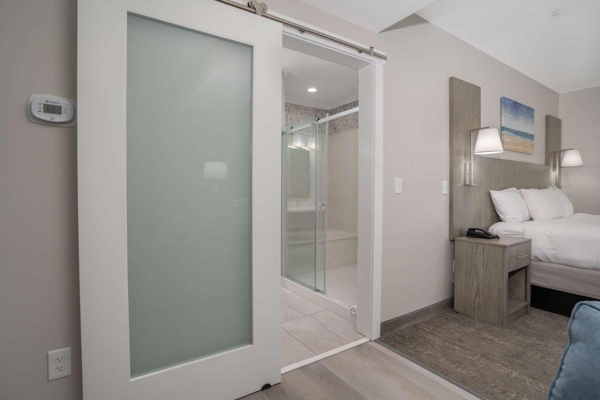 Lighthouse Suites - Best Western Signature Collection - Housity
