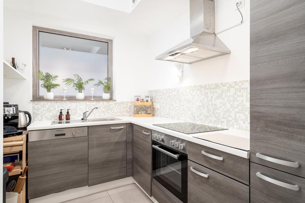 House with private parking & sauna near city centre and transport - Housity