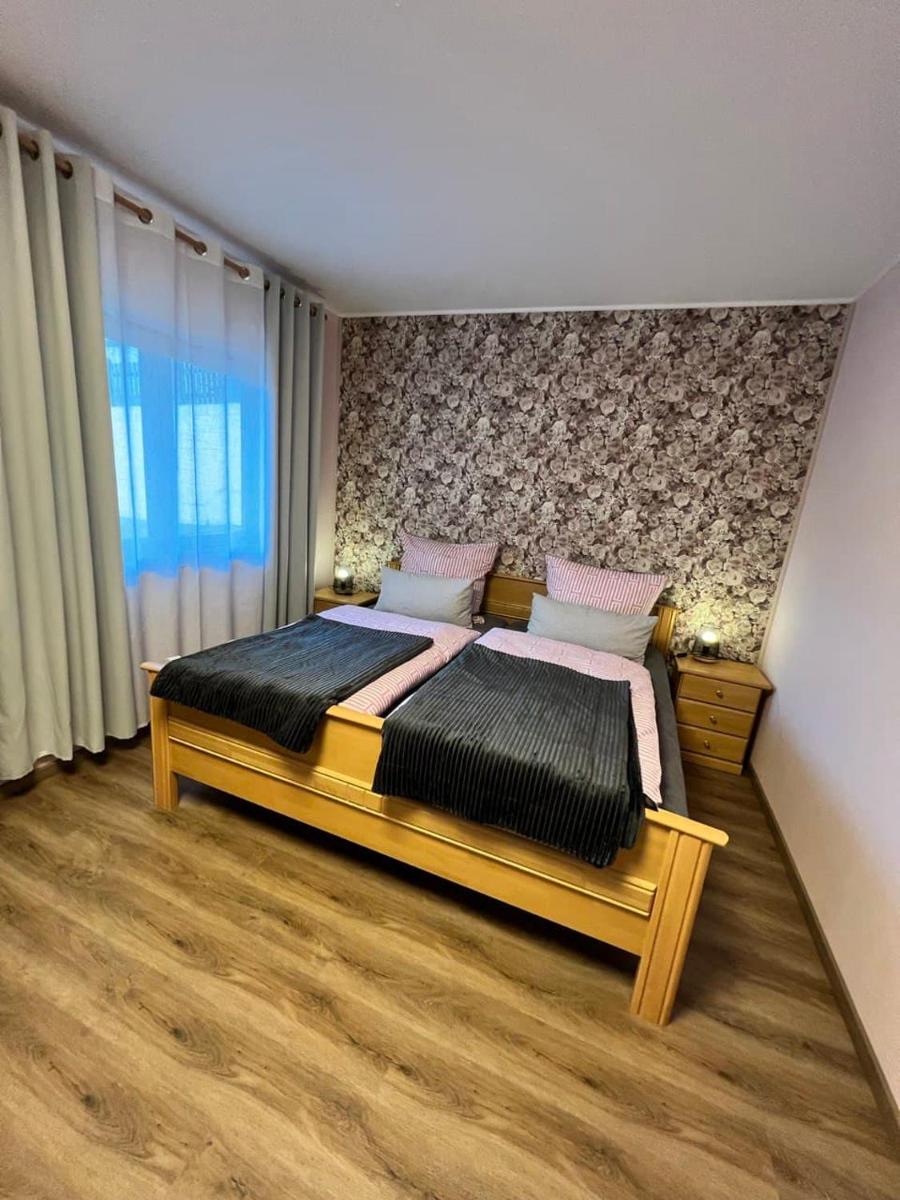 O&W Ferienzimmer am Nürburgring, Quiddelbach - Housity