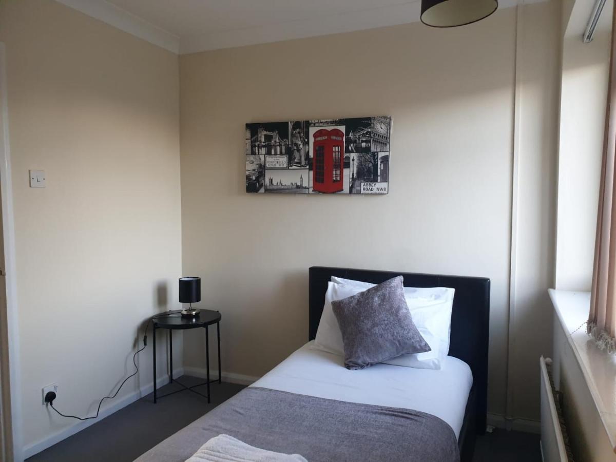 Calvary Gate Lodge - 4 Bedroom House - Housity