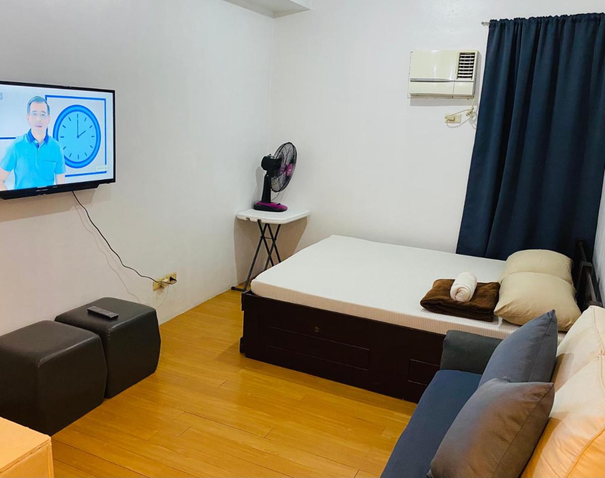 Budget Studio APT for Transients with Pool Access - Housity