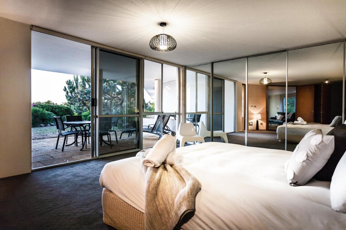 Horizons House - spacious, ocean + bush views, peaceful - Housity