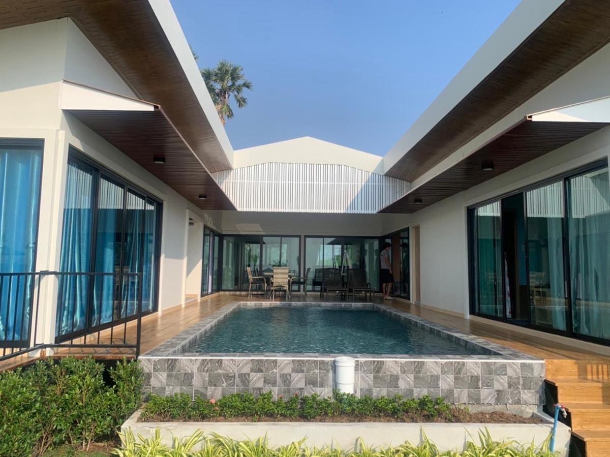 Lom Lay Beach Front Pool Villa Chaam, Huahin - Housity