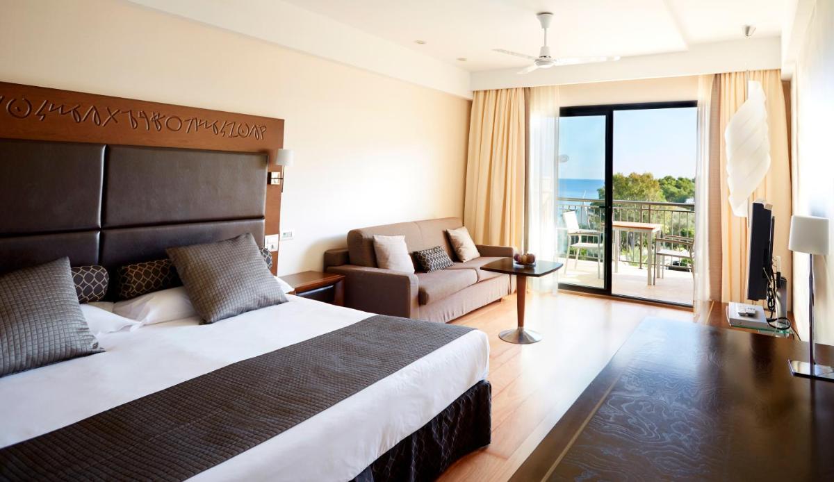 Cama o camas de una habitación en Insotel Fenicia Prestige Suites & Spa