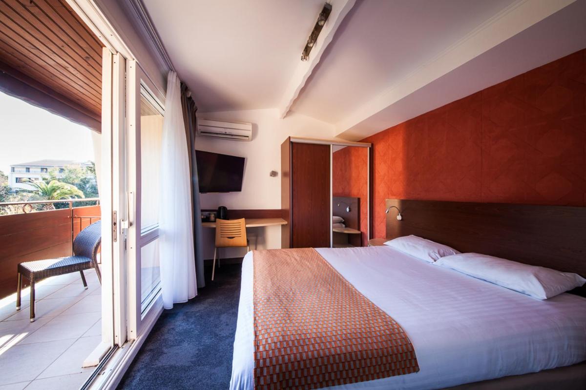 Un ou plusieurs lits dans un hébergement de l'établissement Hotel SPA Plage St Jean