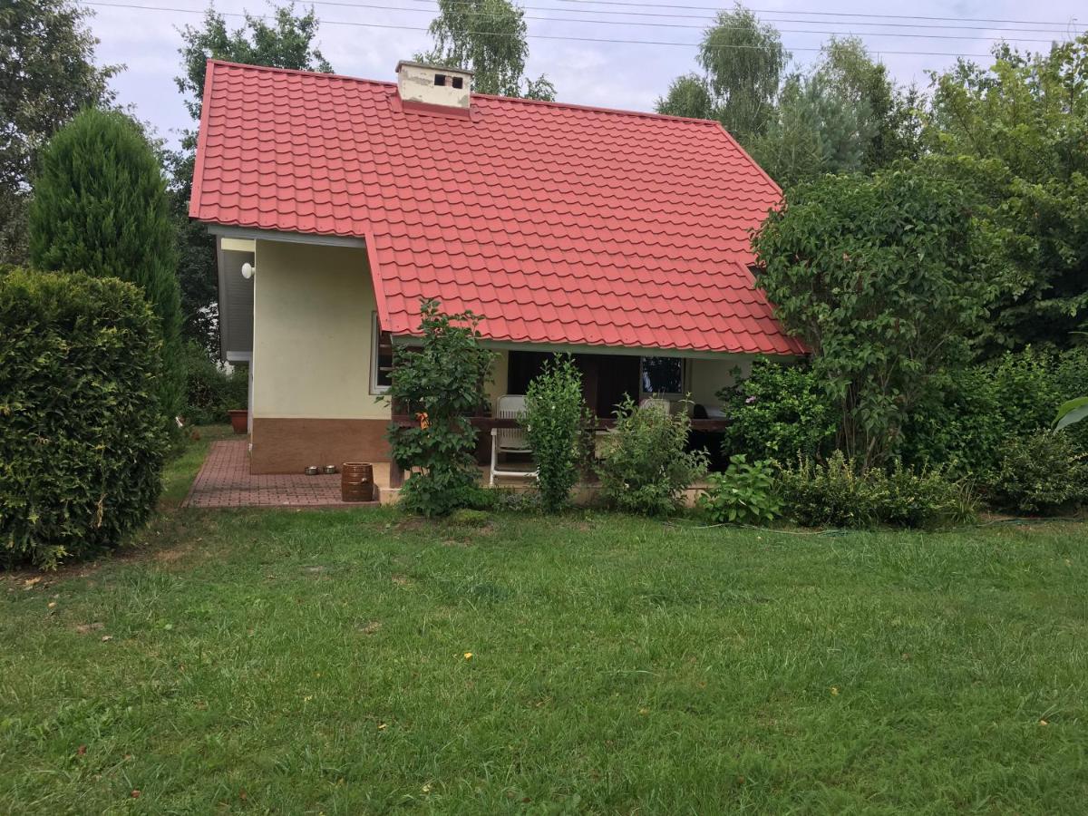 Komfortowy domek letniskowy w Radawie, ul Cienkie 30, 37-523 Radawa, przy rzece, 10 minut spacerem do zalewu, sprawdż umiejscowienie domku w googlemaps bo tu jest wskazane dalsze od zalewu-złe - Housity