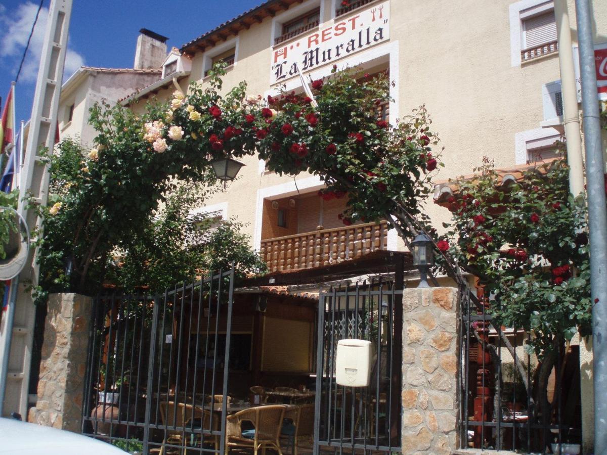 Hostal Restaurante La Muralla - Housity