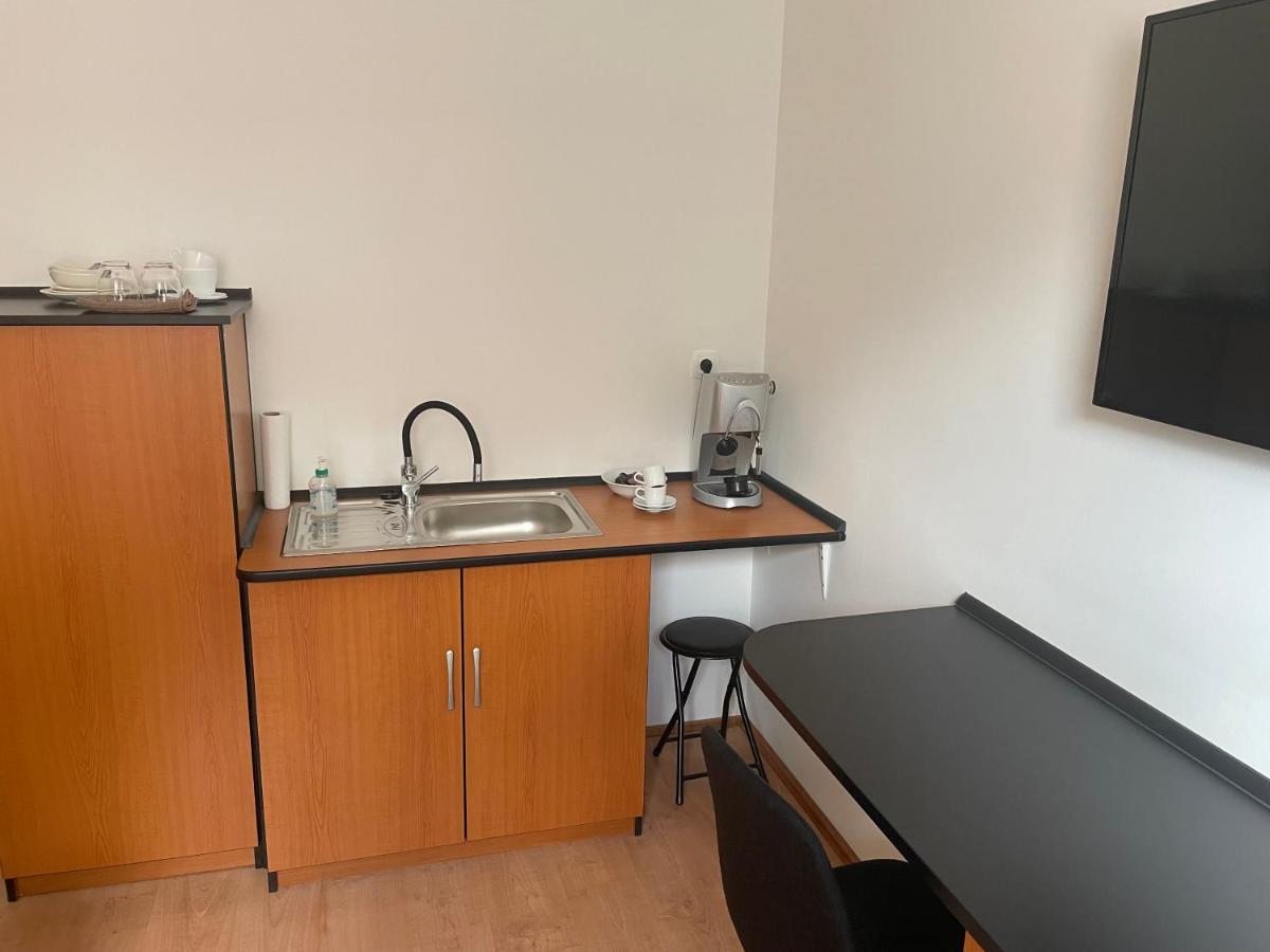 Room AA - Housity