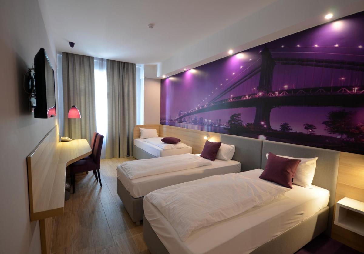 Hotel Emonec - Housity