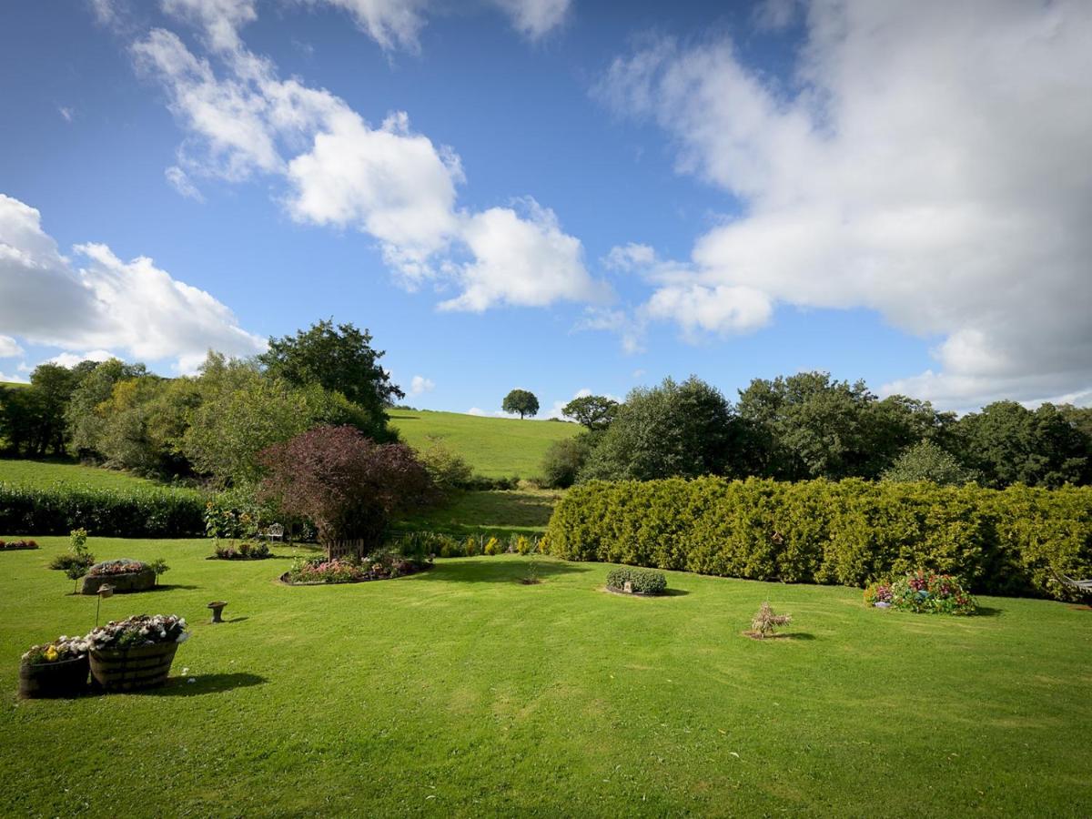 Pass the Keys Porth Vaynor Farmhouse and Gardens - Housity