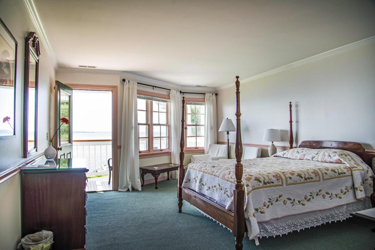 Wades Point Inn on the Bay - Housity