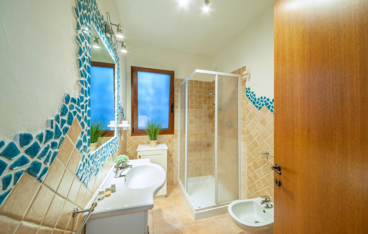 5 MINUTI DA PORTO CERVO,Casa con giardino privato - Housity
