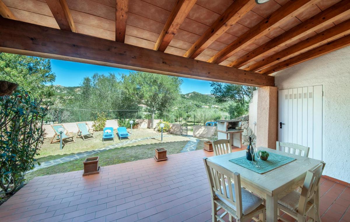 5 MINUTI DA PORTO CERVO,Casa con giardino privato - Housity