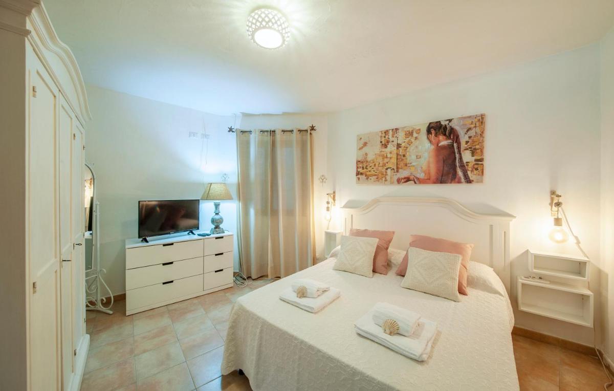 5 MINUTI DA PORTO CERVO,Casa con giardino privato - Housity