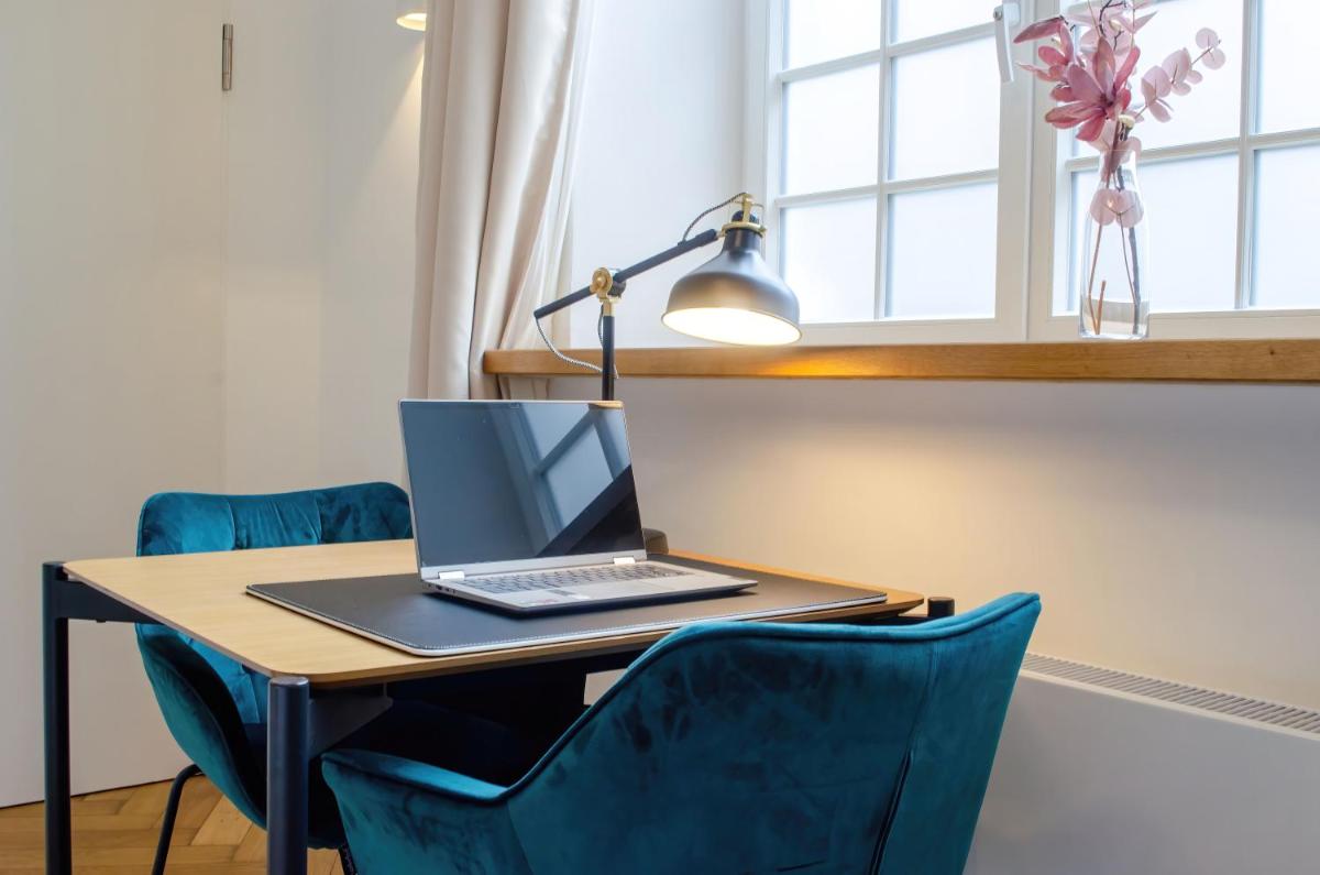 HOMELY STAY Studio 4 - Chic Self-Check-In Room for Short Stays - Housity