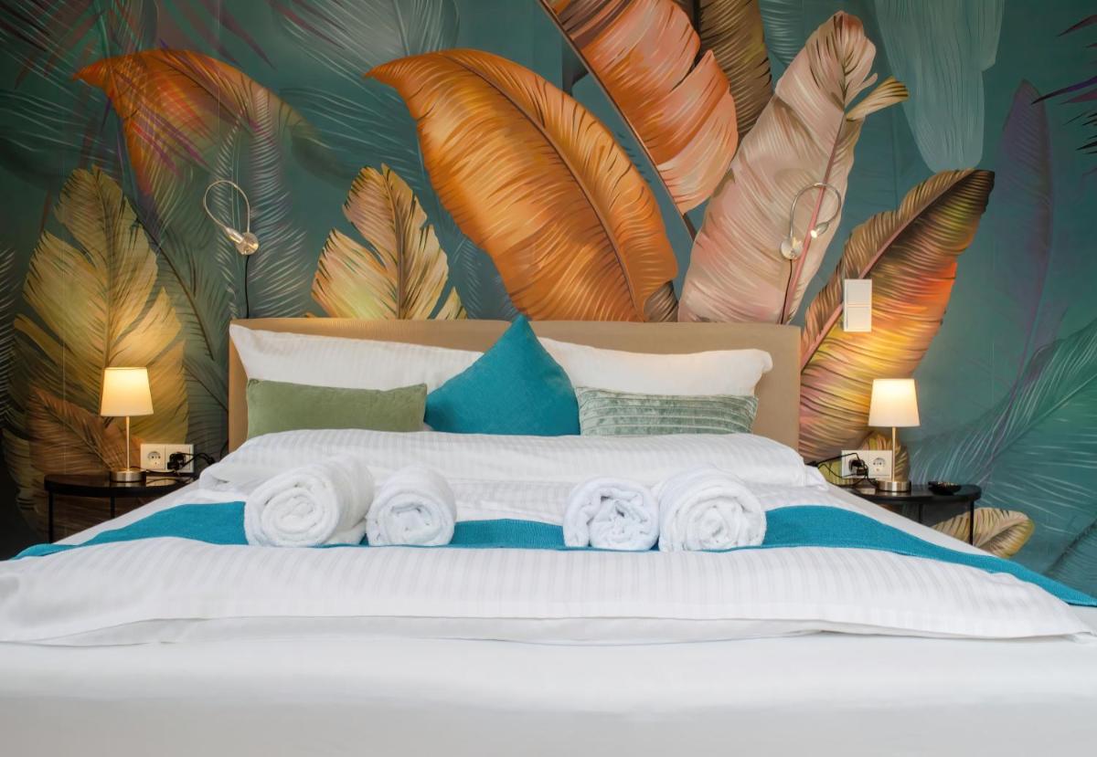 HOMELY STAY Studio 4 - Chic Self-Check-In Room for Short Stays - Housity