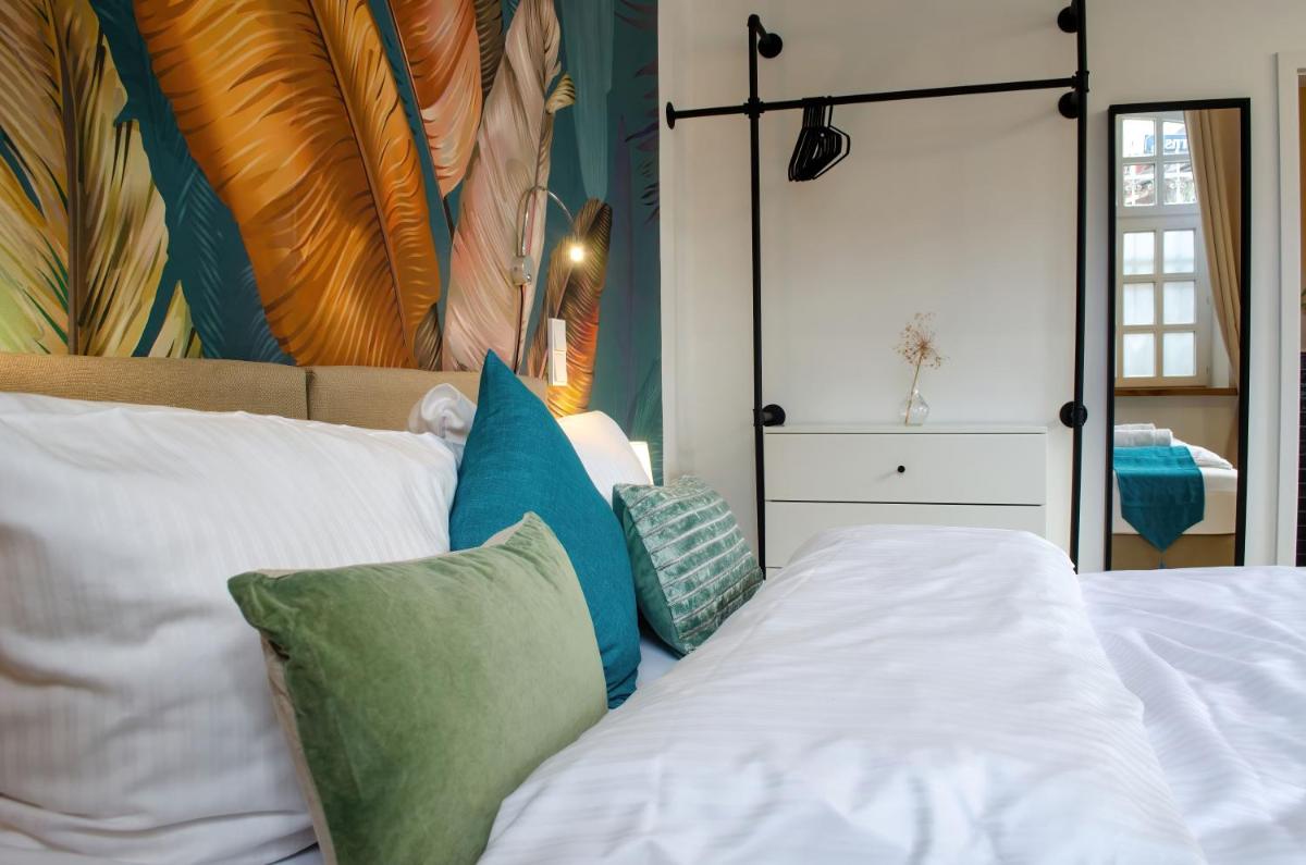 HOMELY STAY Studio 4 - Chic Self-Check-In Room for Short Stays - Housity