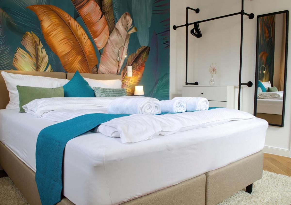 HOMELY STAY Studio 4 - Chic Self-Check-In Room for Short Stays - Housity