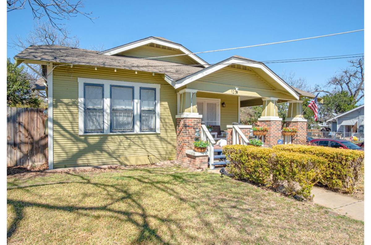 Stunning 3 BR Home Near DT Alamodome - Riverwalk - Housity