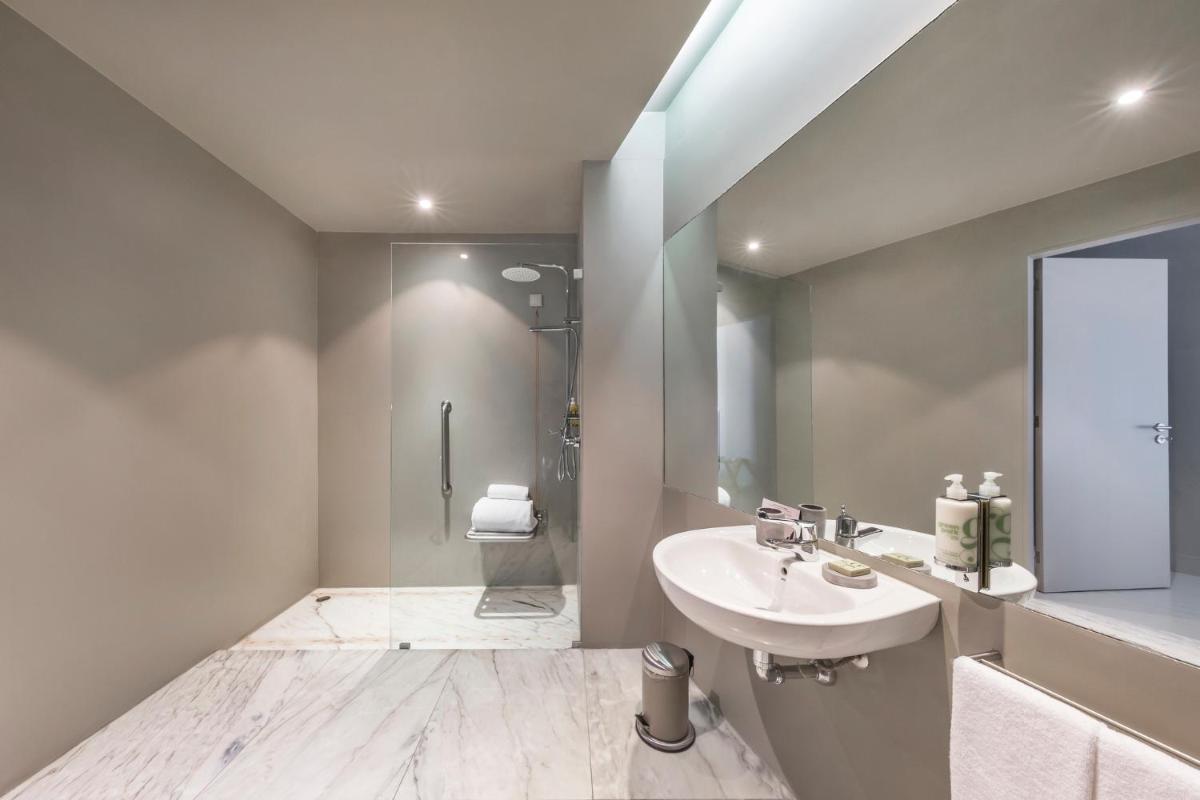 Uma casa de banho em Villa C Boutique Hotel