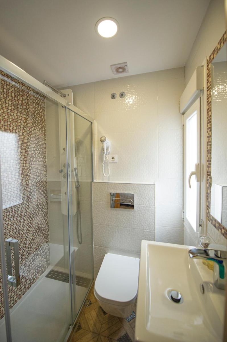 Hostal Paquita - Housity