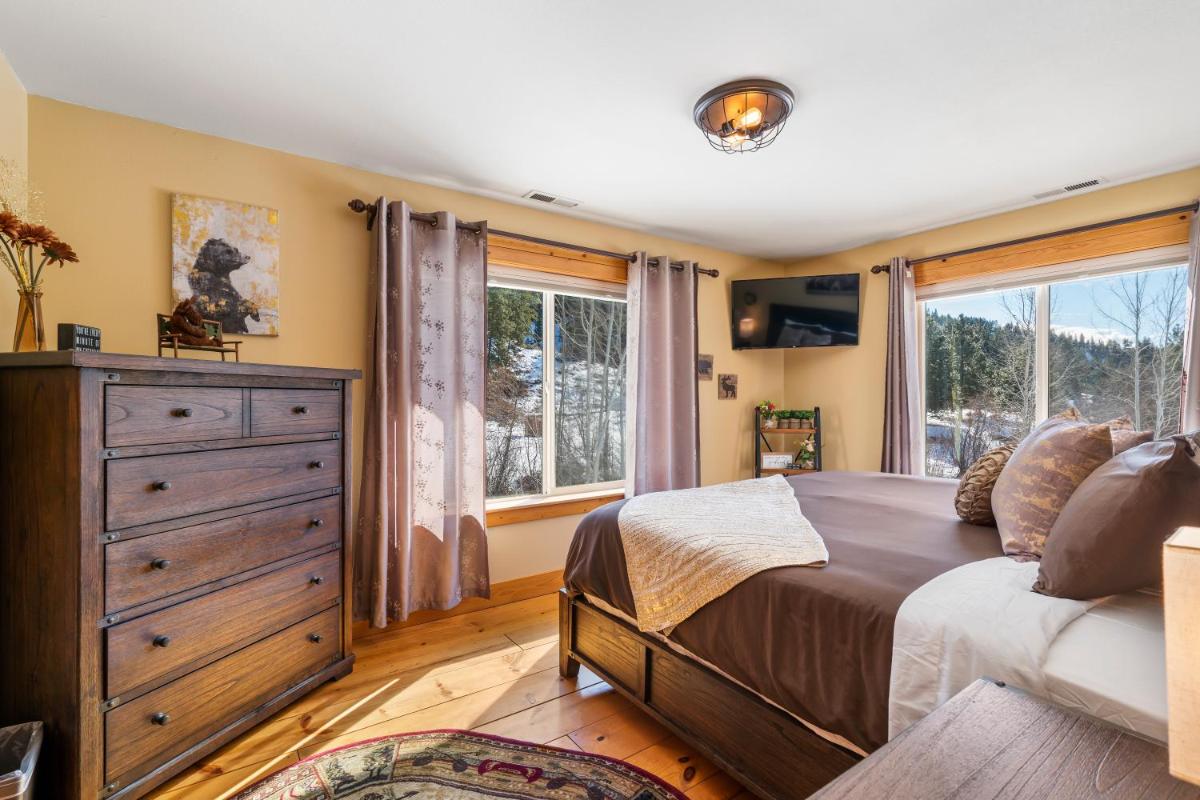 WANDER INN, 4 Bedroom 2 Bath, 5 Min to Downtown, Custom Home - Housity