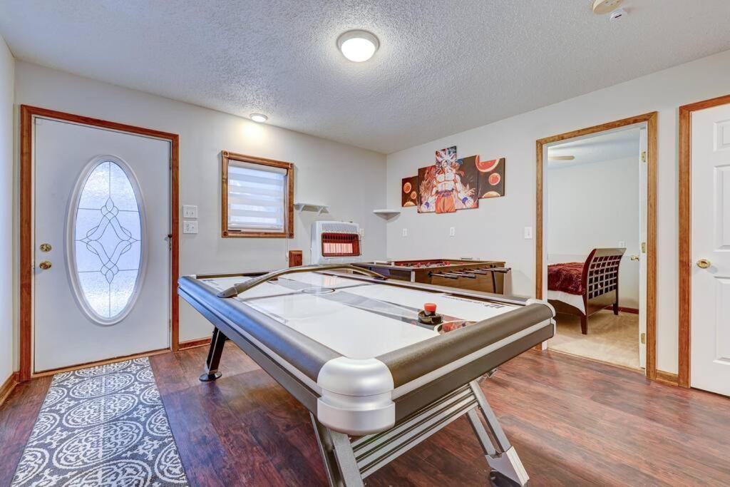 Beautiful 5 bed, 3 Bath Chalet with HOT TUB and Game Room in Arrowhead - Housity