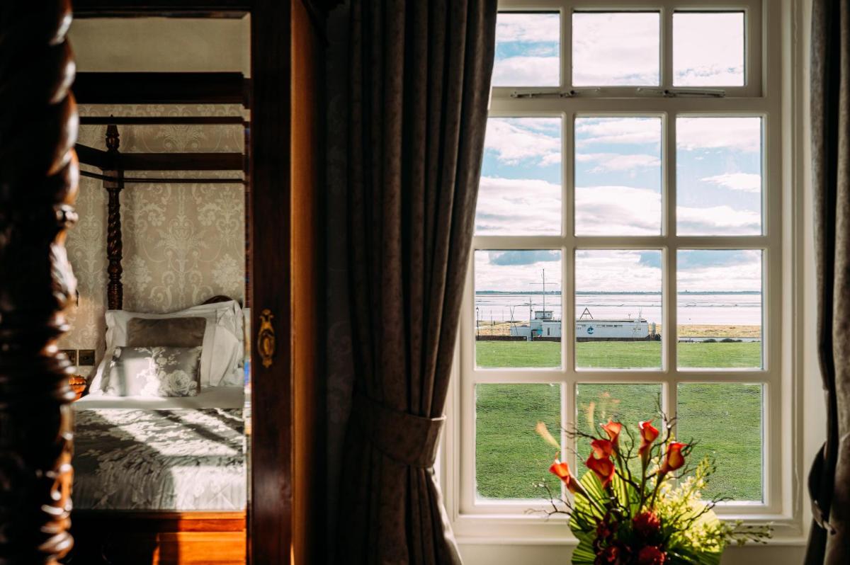 The Queens Hotel - Housity