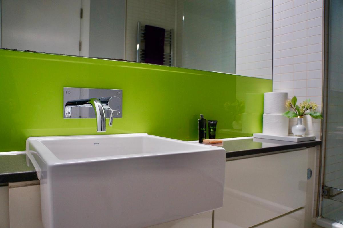 Stylish Highcross 1bed Apartment- Central - Housity