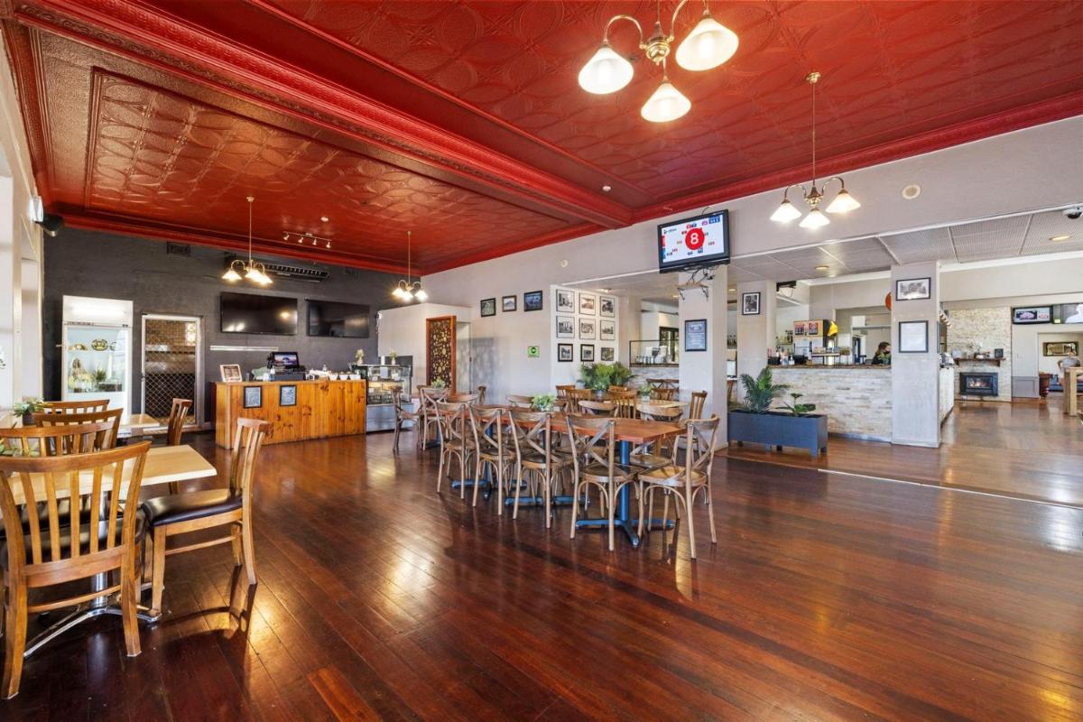 Crown Hotel Motel - Housity