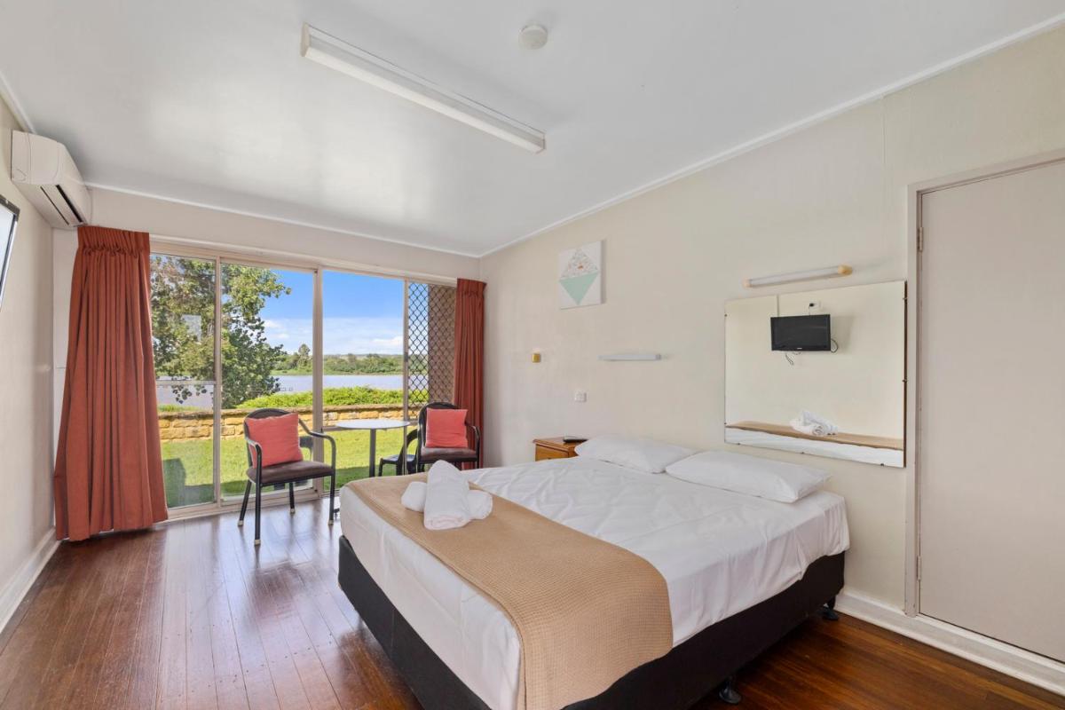 Crown Hotel Motel - Housity