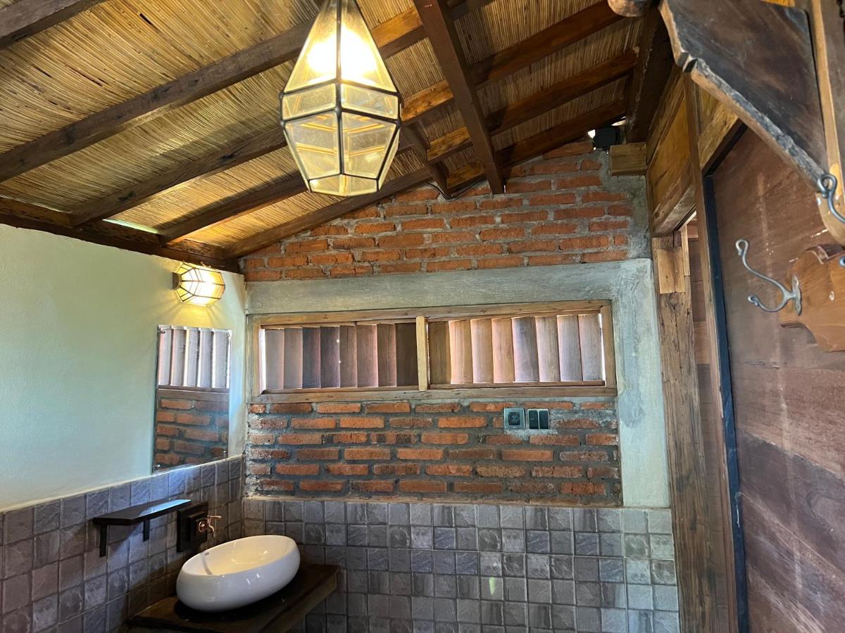 PINOKKIO B&B Restaurant - Hizvo