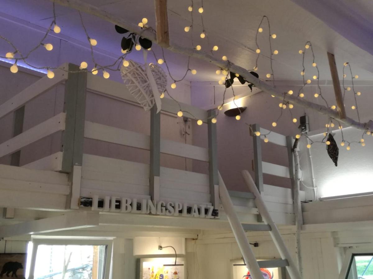 Zurück zur Natur - Urlaub im Zirkuswagen, Sommeratelier oder Schindelwagen - Housity