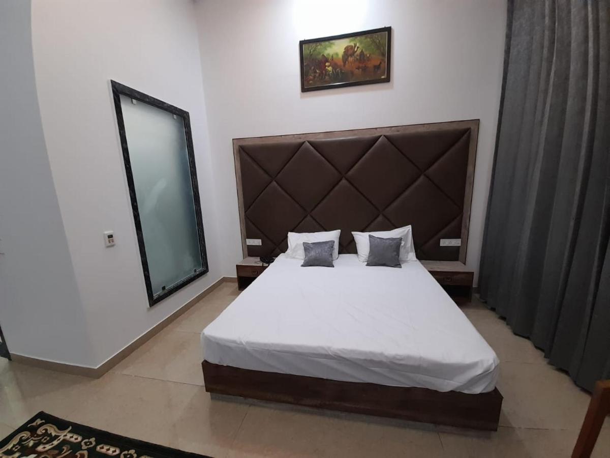 Jeet Desert Resort - Housity