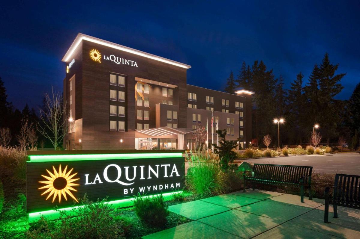 La Quinta Inn & Suites by Wyndham Marysville - Housity