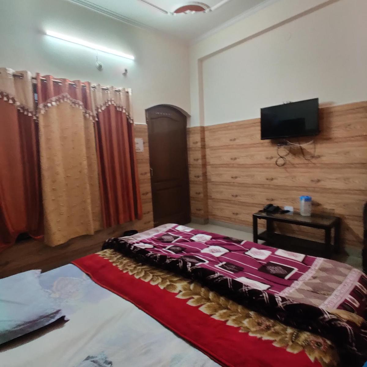 Suitetrails - Aashriwad Hotel