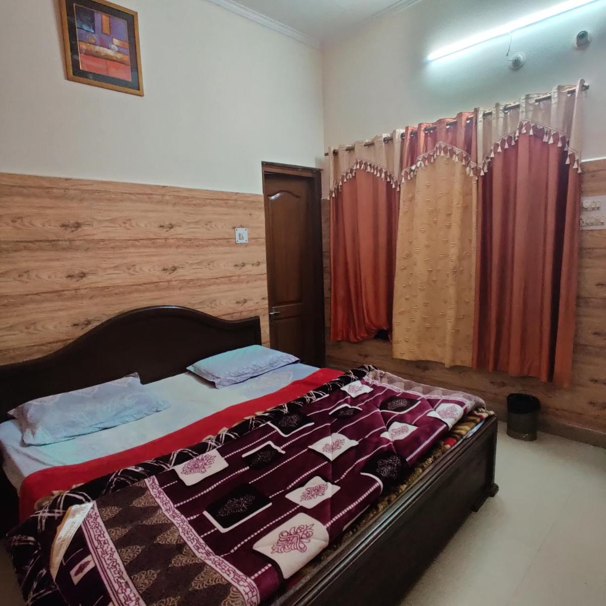Suitetrails - Aashriwad Hotel