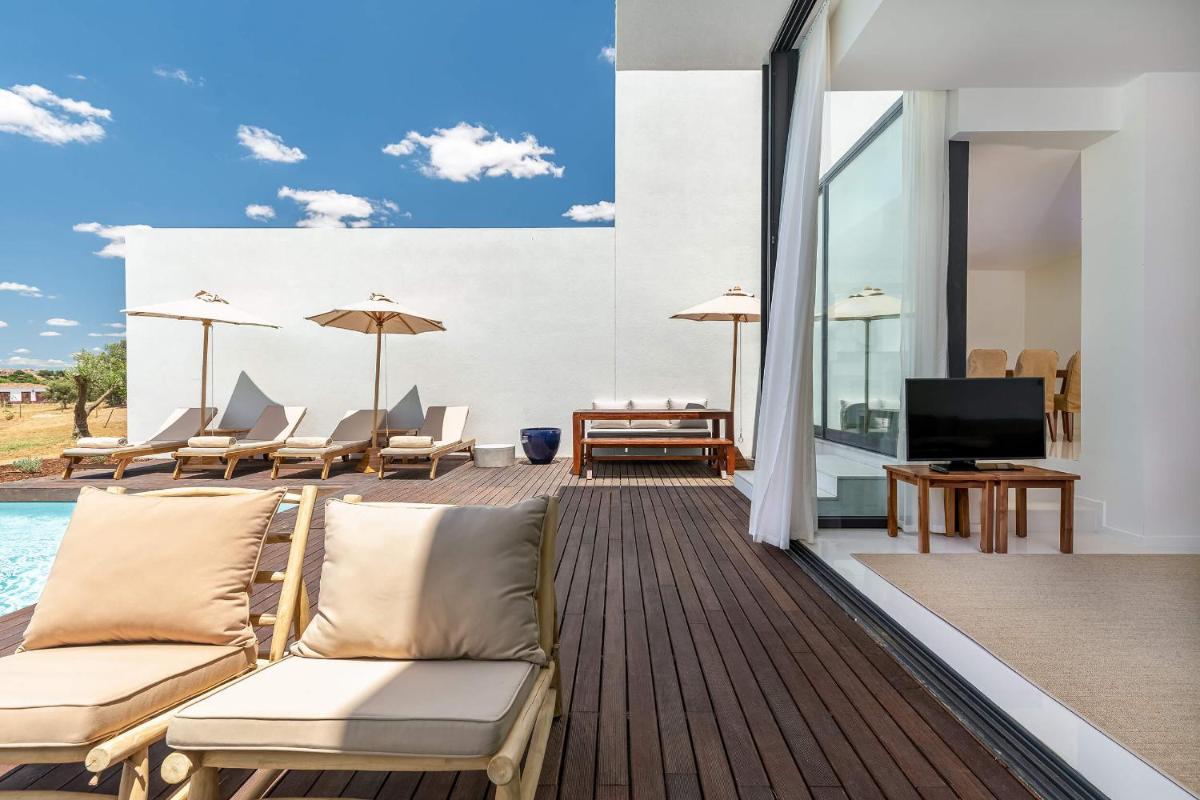 A piscina em ou perto de Octant Evora