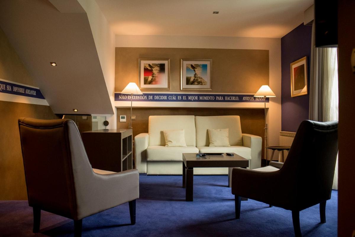 Zona de estar de Costa Esmeralda Suites