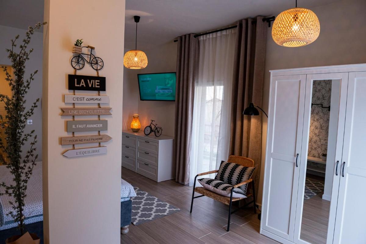 Reghin Guest House - Housity