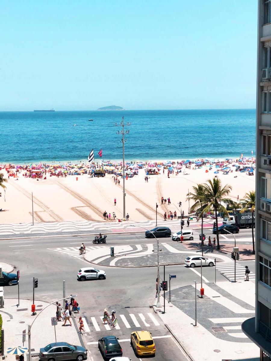 Apartamento Copacabana Vista Mar, quadra da praia. - Housity