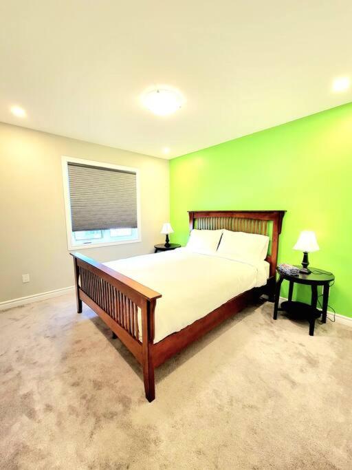 Suitetrails - 3 bedroom town house in ottawa close to downtown