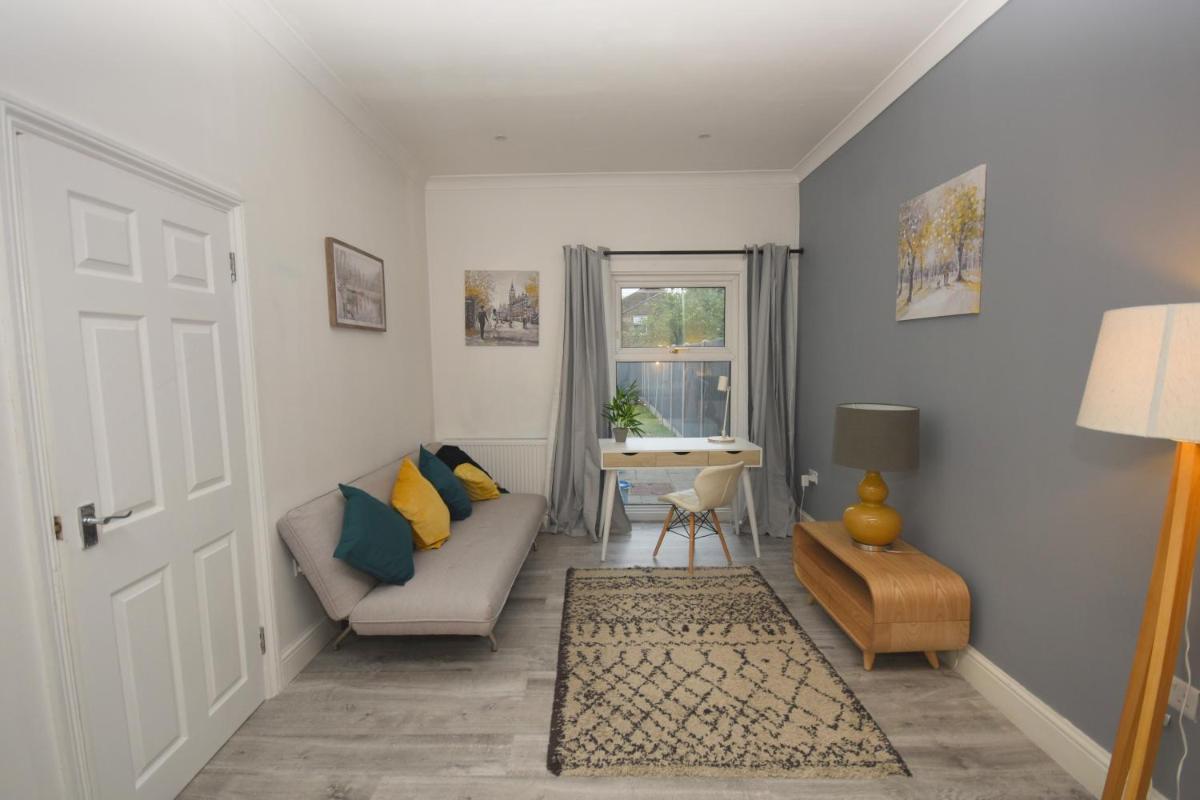 JB stays Greenwich, 3 bed house,ideal for contractors and family - Housity
